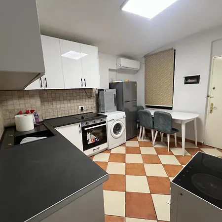 Sisterhood Hostel-female Only Albergue Tirana